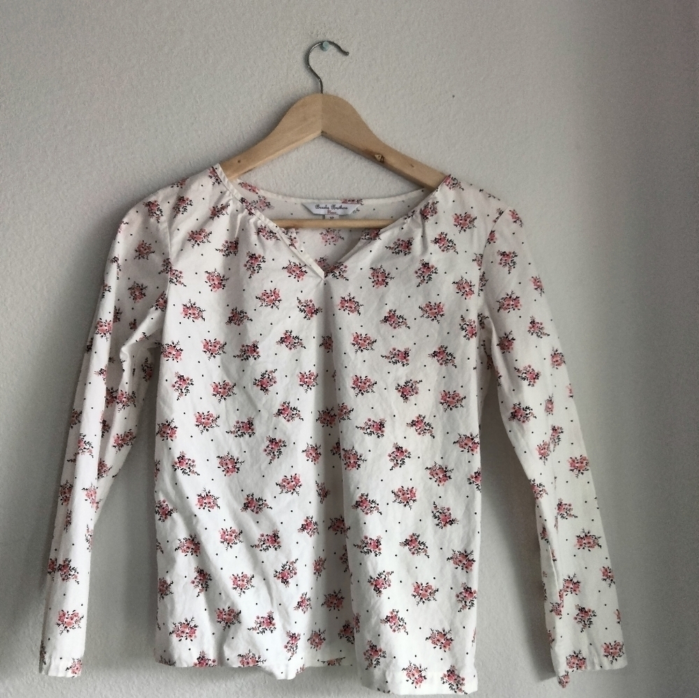 Brooks Brothers cotton v-neck top